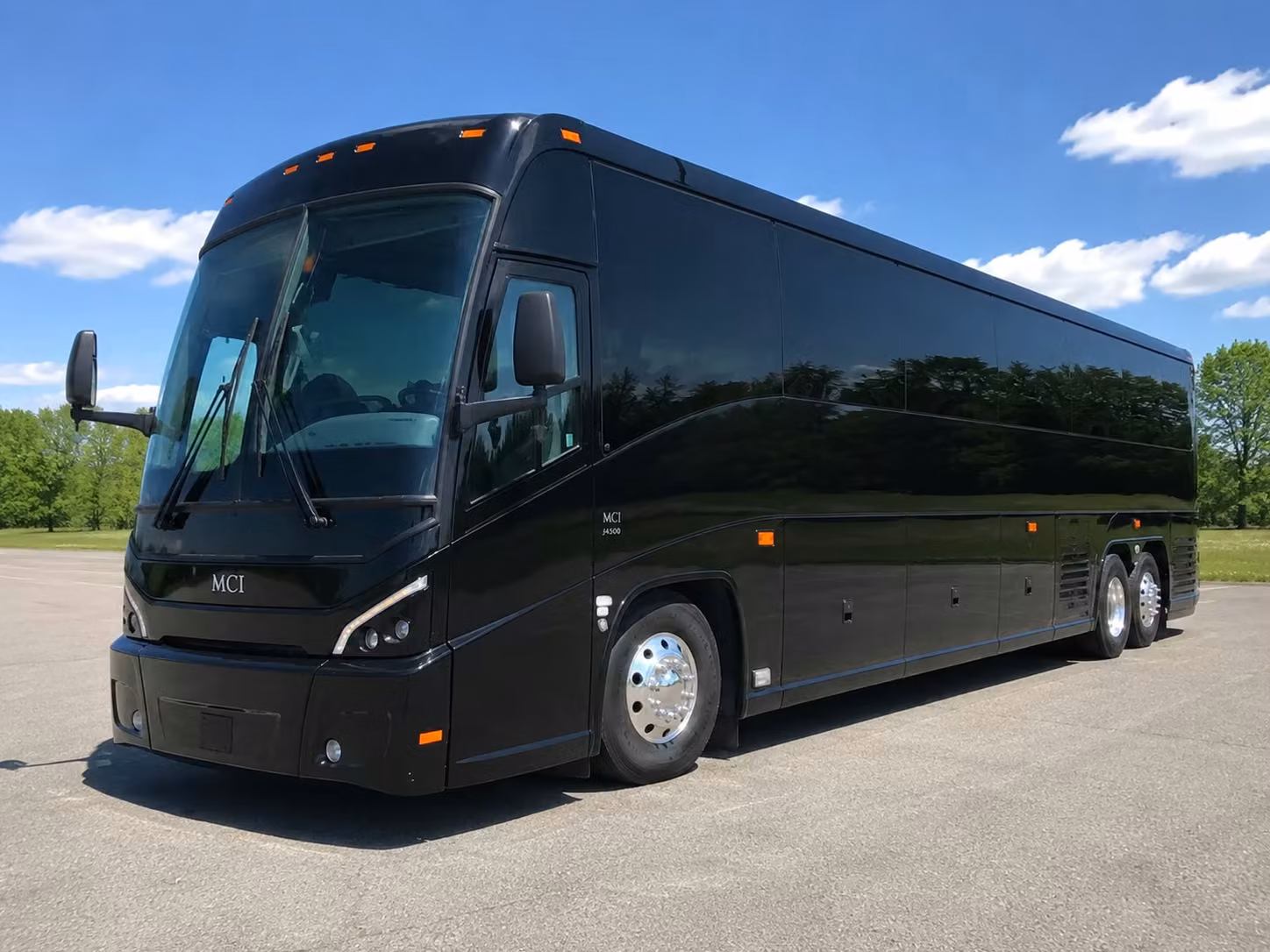 taunton corporate event and employee shuttle bus rentals